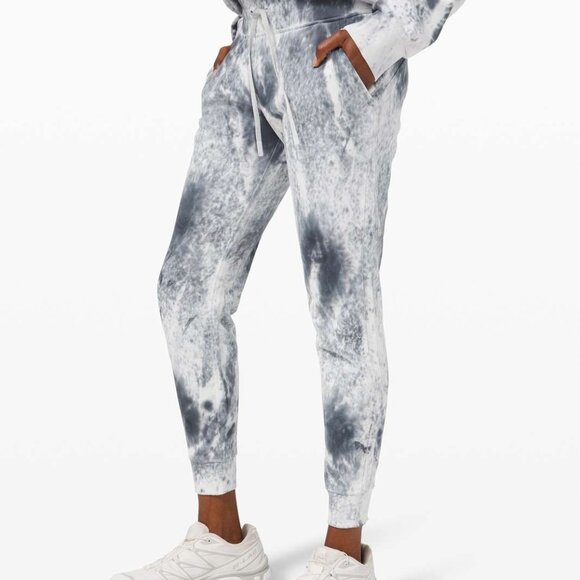 NWT Lululemon Warm Down Jogger 28
